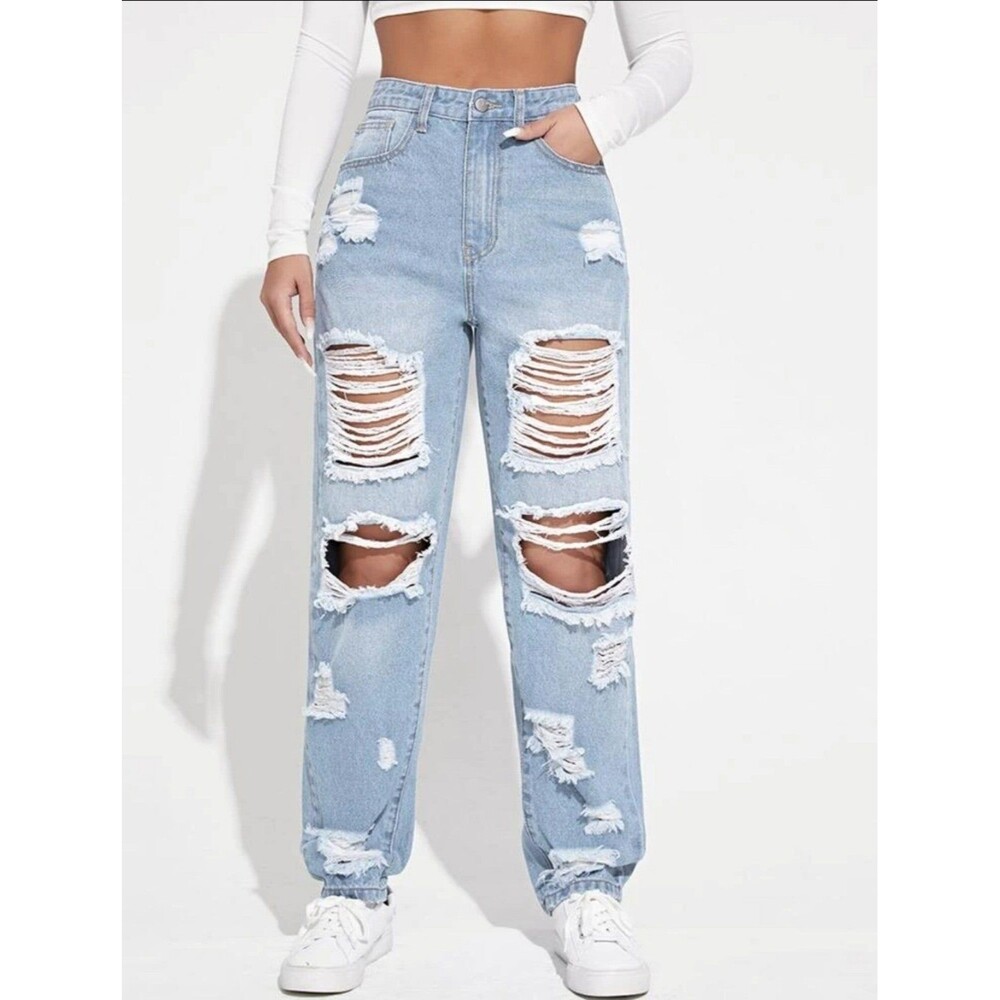 NWOT High Waist Boyfriend Ripped Jeans Size 6